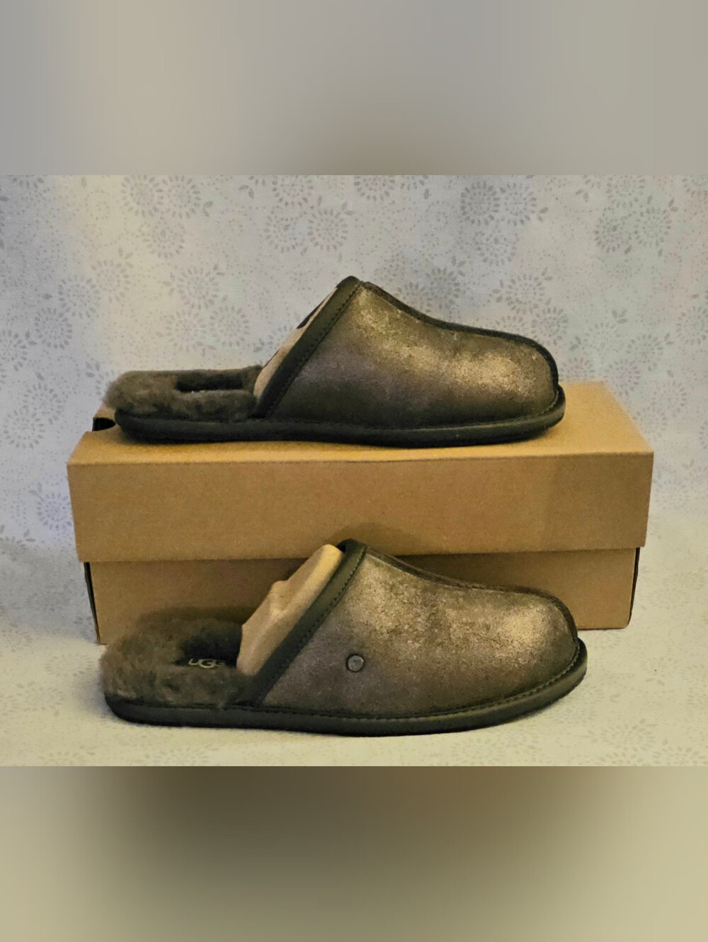 Womens UGG Scuff Slippers 8/ Pearle Sparkle